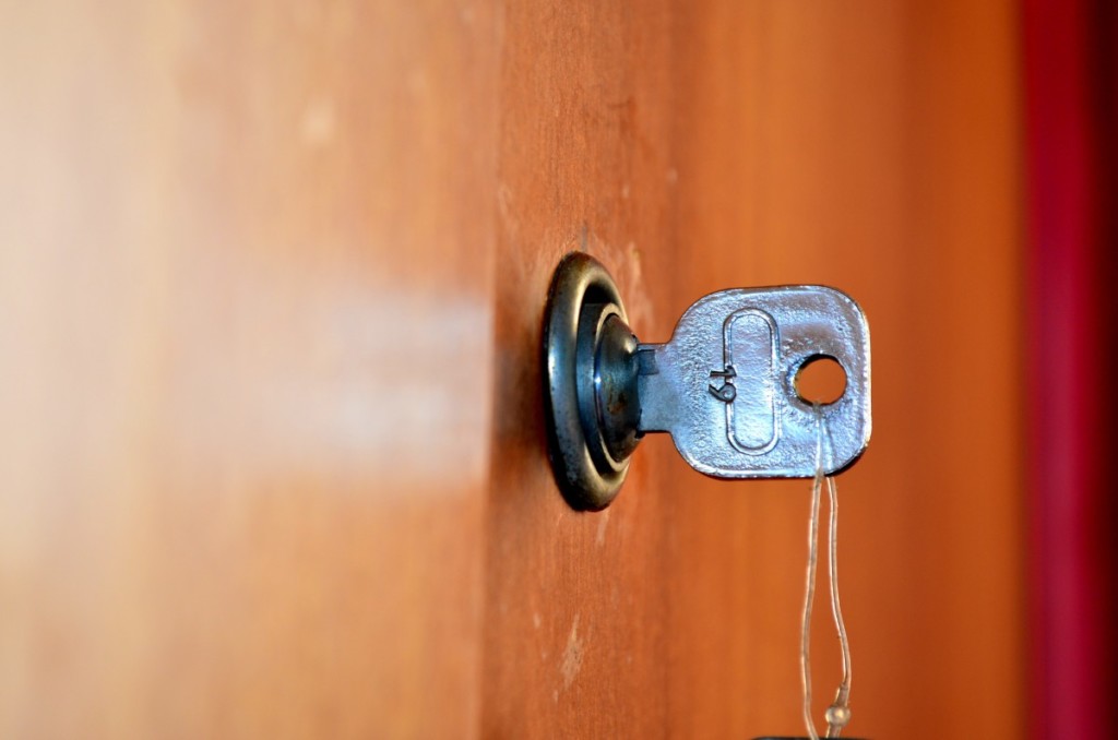 door_keys_unlock_open_lock_locked_security_keyhole-952455